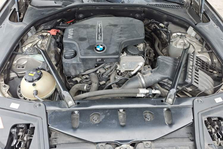 Used BMW 5 Series 2013 525Li Luxury Model Engine Bay