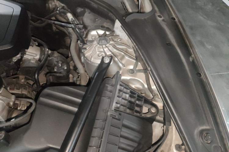 Used BMW 5 Series 2013 520Li Elegant Edition Engine Bay Left