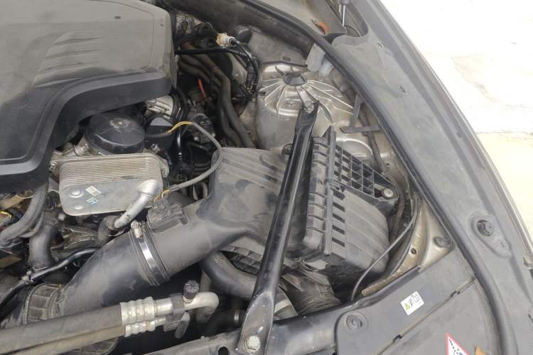 Used BMW 5 Series 2013 525Li Luxury Model Engine Bay Left