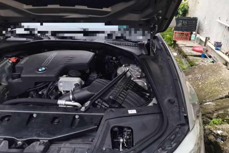 Used BMW 5 Series 2013 525Li Leading Model Engine Bay Left