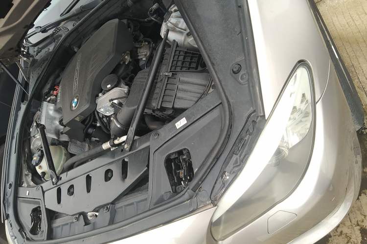 Used BMW 5 Series 2013 525Li Luxury Model Engine Bay Left