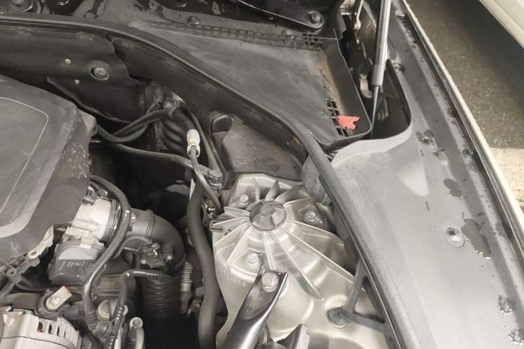 Used BMW 5 Series 2013 525Li Luxury Model Engine Bay Left