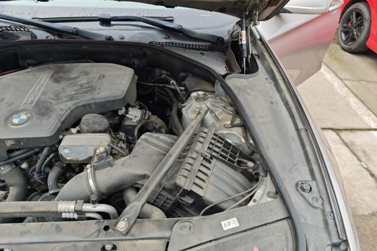 Used BMW 5 Series 2013 525Li Leading Model Engine Bay Left