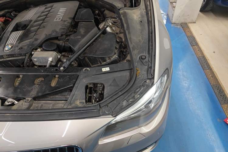 Used BMW 5 Series 2013 530Li Leading Model Engine Bay Left