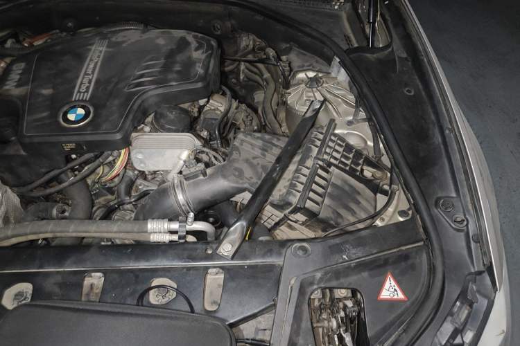 Used BMW 5 Series 2013 525Li Luxury Model Engine Bay Left