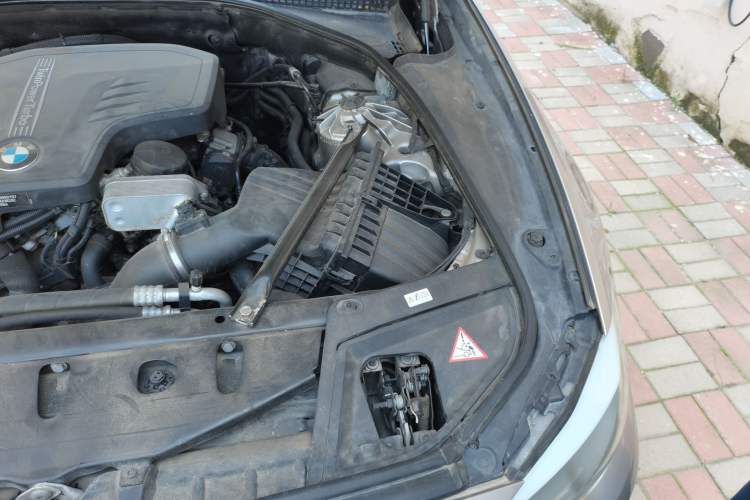 Used BMW 5 Series 2013 525Li Luxury Model Engine Bay Left