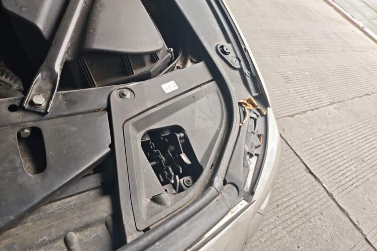 Used BMW 5 Series 2013 530Li Luxury Model Engine Bay Left