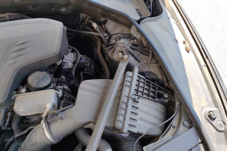 Used BMW 5 Series 2013 525Li Leading Model Engine Bay Left