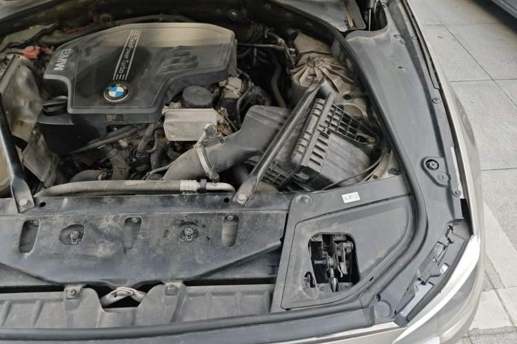 Used BMW 5 Series 2013 525Li Leading Model Engine Bay Left