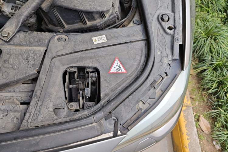 Used BMW 5 Series 2013 530Li Leading Model Engine Bay Left