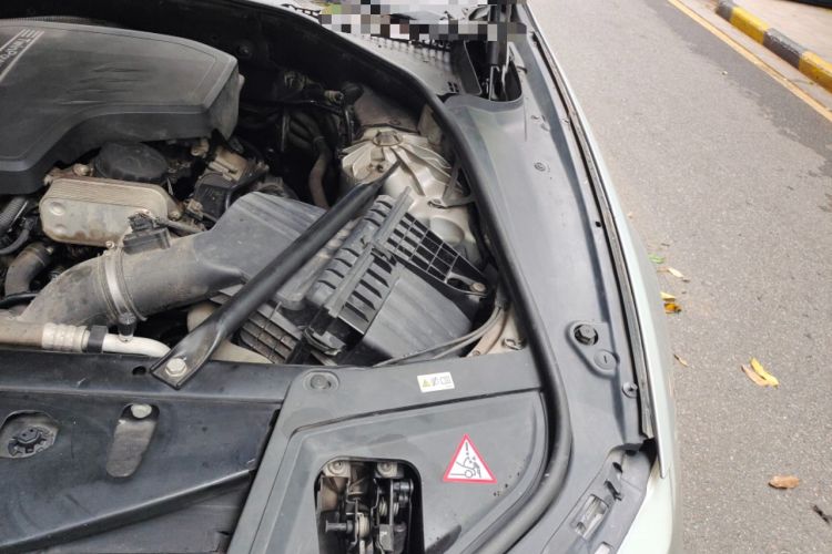 Used BMW 5 Series 2013 525Li Luxury Model Engine Bay Left