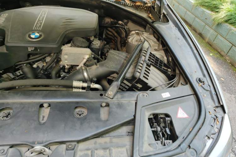 Used BMW 5 Series 2013 525Li Luxury Model Engine Bay Left