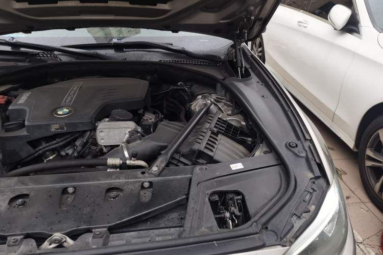 Used BMW 5 Series 2013 525Li Leading Model Engine Bay Left