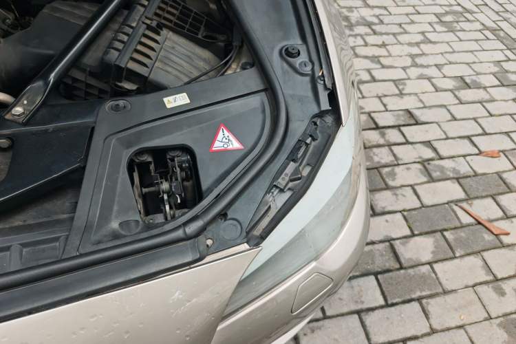 Used BMW 5 Series 2013 525Li Leading Model Engine Bay Left