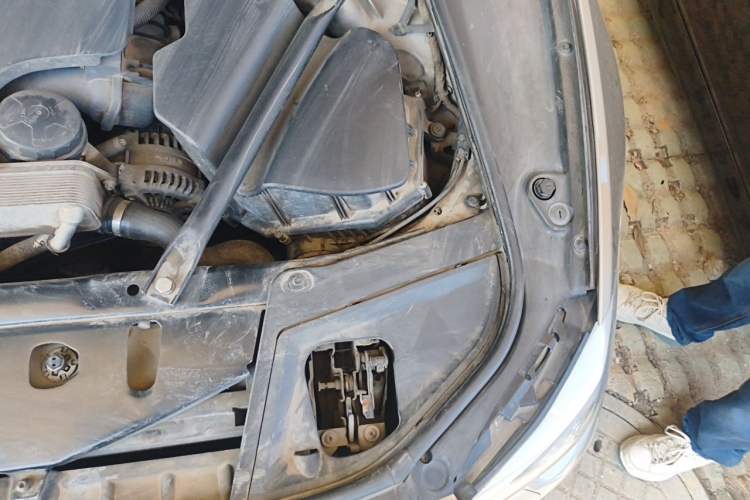 Used BMW 5 Series 2013 530Li Leading Model Engine Bay Left