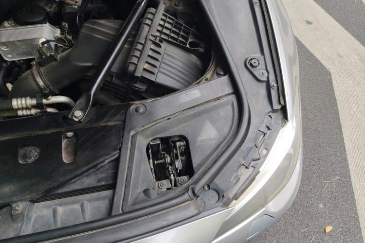 Used BMW 5 Series 2013 525Li Luxury Model Engine Bay Left