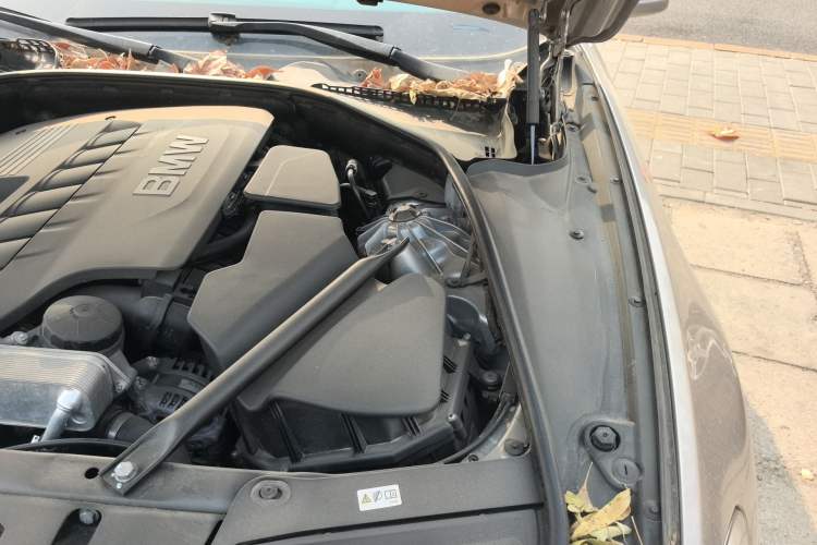 Used BMW 5 Series 2013 530Li Luxury Model Engine Bay Left
