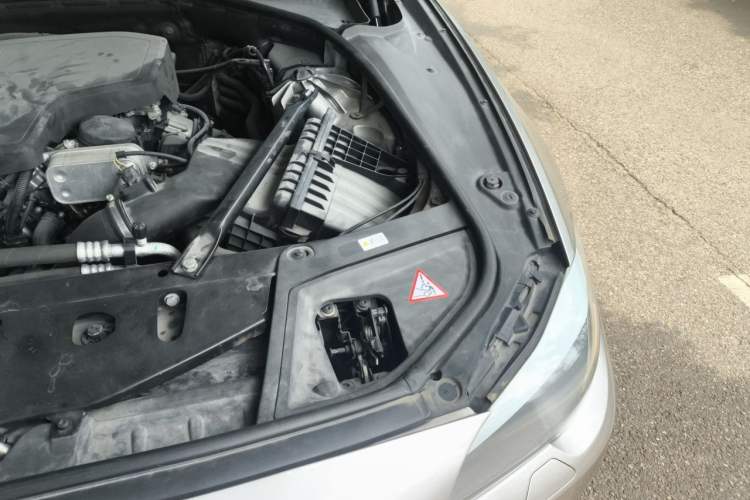 Used BMW 5 Series 2013 525Li Leading Model Engine Bay Left