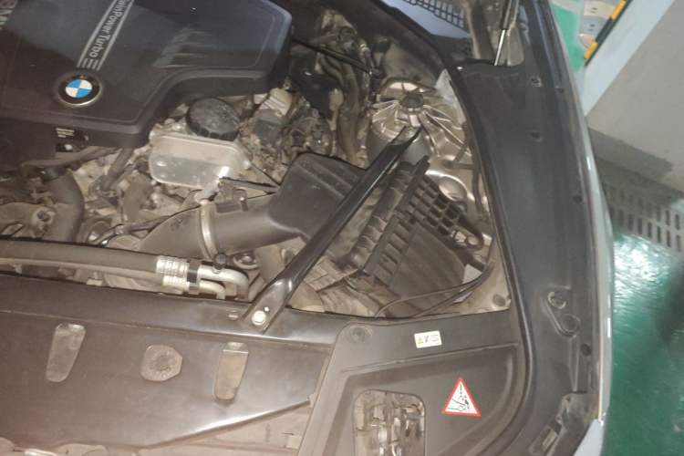 Used BMW 5 Series 2013 525Li Luxury Model Engine Bay Left