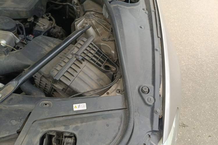 Used BMW 5 Series 2013 525Li Luxury Model Engine Bay Left