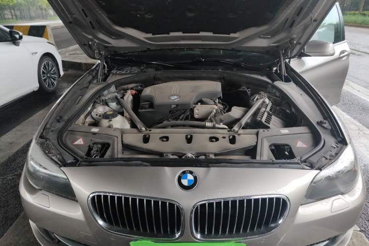 Used BMW 5 Series 2013 520Li Elegant Edition Engine Bay