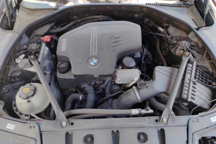 Used BMW 5 Series 2013 525Li Leading Model Engine Bay