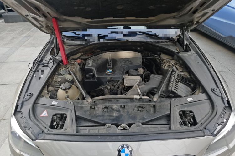 Used BMW 5 Series 2013 525Li Leading Model Engine Bay