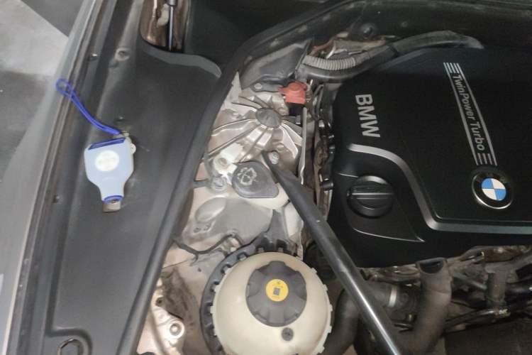 Used BMW 5 Series 2013 520Li Elegant Edition Engine Bay Right