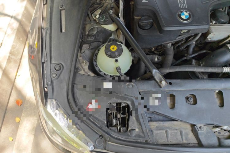 Used BMW 5 Series 2013 525Li Leading Model Engine Bay Right