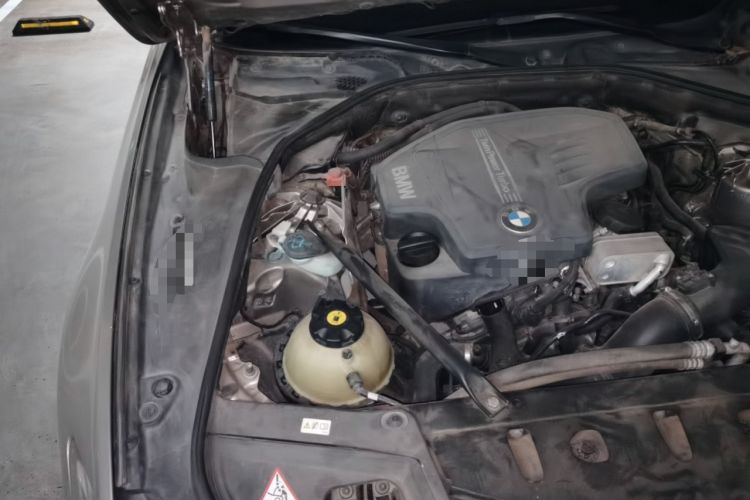 Used BMW 5 Series 2013 525Li Luxury Model Engine Bay Right