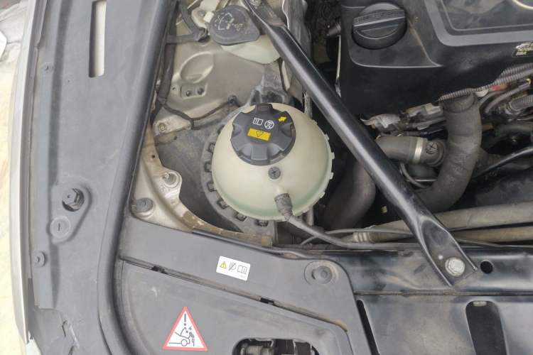 Used BMW 5 Series 2013 525Li Luxury Model Engine Bay Right
