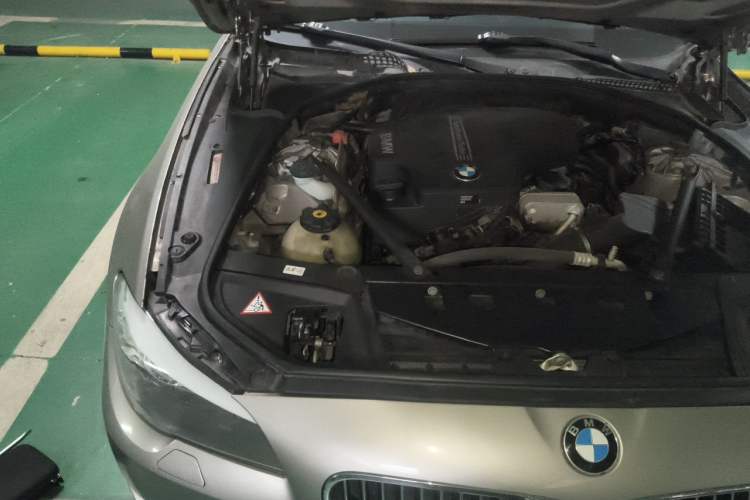 Used BMW 5 Series 2013 525Li Luxury Model Engine Bay Right