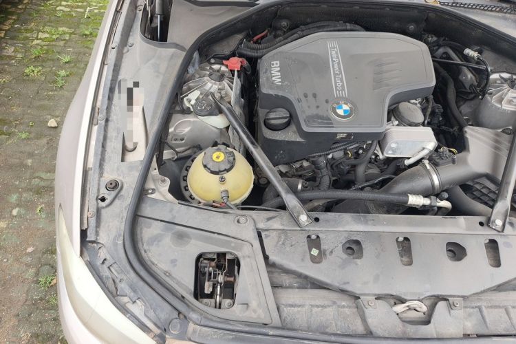 Used BMW 5 Series 2013 525Li Luxury Model Engine Bay Right