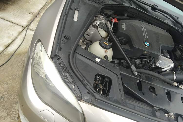 Used BMW 5 Series 2013 525Li Luxury Model Engine Bay Right