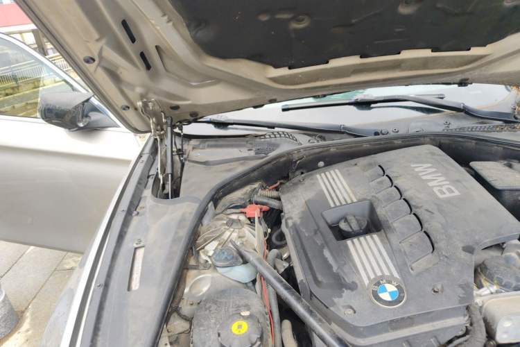 Used BMW 5 Series 2013 530Li Leading Model Engine Bay Right