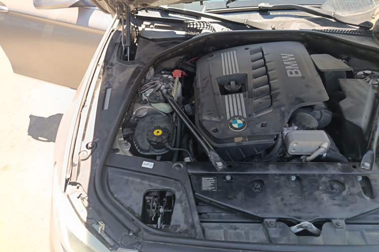 Used BMW 5 Series 2013 530Li Luxury Model Engine Bay Right