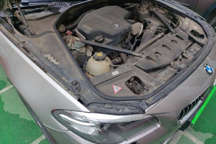 Used BMW 5 Series 2013 520Li Elegant Edition Engine Bay Right