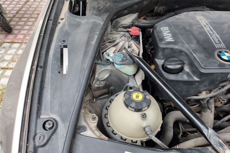 Used BMW 5 Series 2013 525Li Luxury Model Engine Bay Right