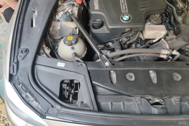Used BMW 5 Series 2013 520Li Elegant Edition Engine Bay Right