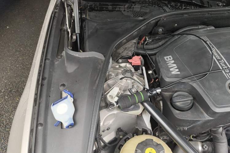 Used BMW 5 Series 2013 525Li Luxury Model Engine Bay Right