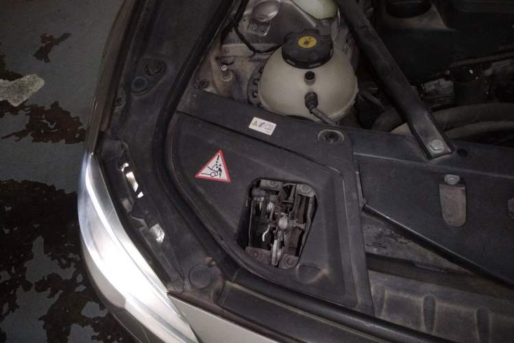 Used BMW 5 Series 2013 525Li Leading Model Engine Bay Right