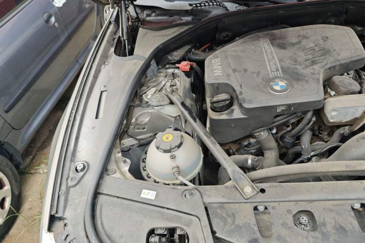 Used BMW 5 Series 2013 525Li Leading Model Engine Bay Right