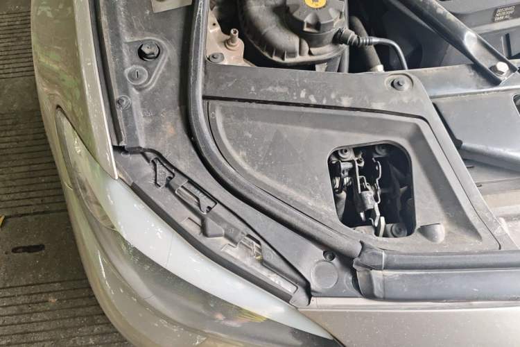 Used BMW 5 Series 2013 530Li Luxury Model Engine Bay Right