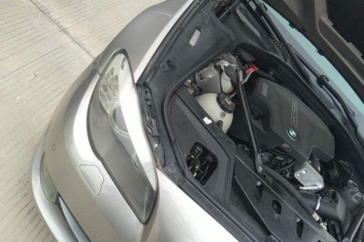 Used BMW 5 Series 2013 525Li Luxury Model Engine Bay Right