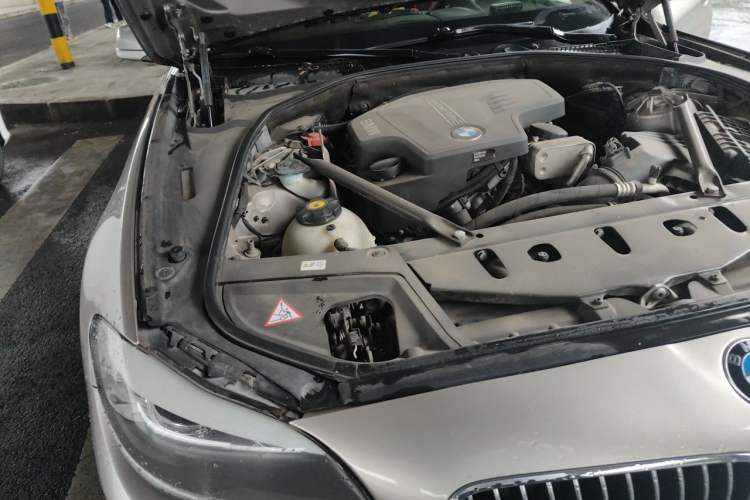 Used BMW 5 Series 2013 520Li Elegant Edition Engine Bay Right