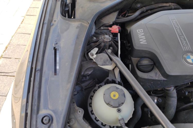 Used BMW 5 Series 2013 525Li Leading Model Engine Bay Right