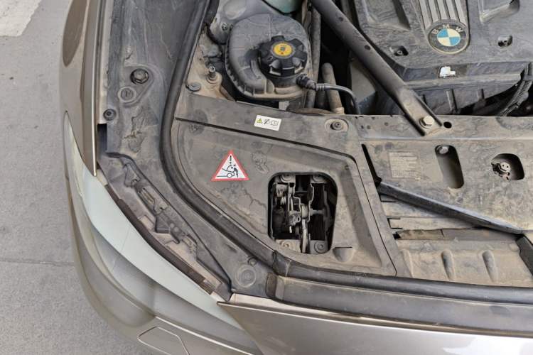 Used BMW 5 Series 2013 530Li Leading Model Engine Bay Right