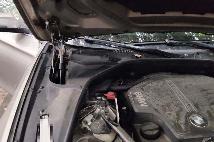 Used BMW 5 Series 2013 520Li Elegant Edition Engine Bay Right