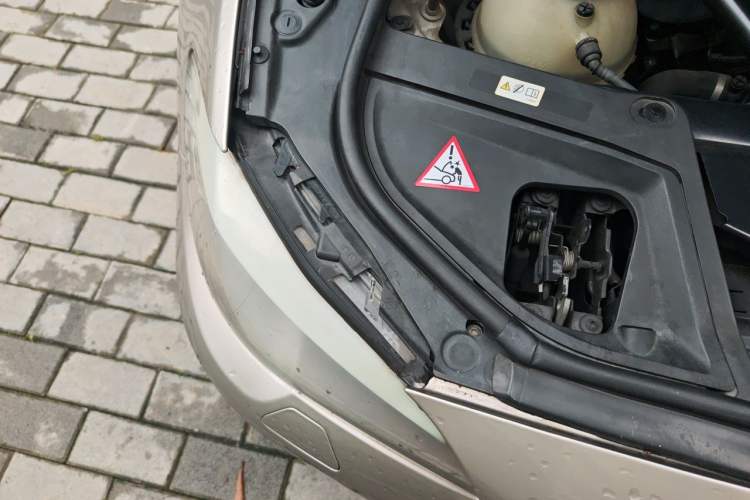 Used BMW 5 Series 2013 525Li Leading Model Engine Bay Right