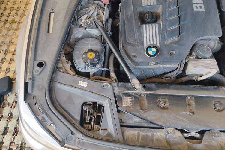 Used BMW 5 Series 2013 530Li Leading Model Engine Bay Right